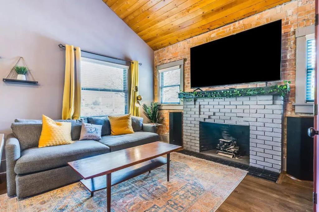 2Br Home W Parking Downtown Charm In Full Bloom! ツーソン エクステリア 写真